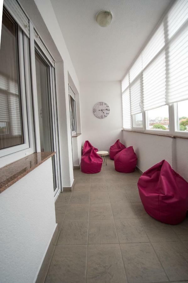 Apartment Lamar - Entry With Pin 0 - 24H, Underground Parking Garage, Elevator 斯拉沃尼亚布罗德 外观 照片