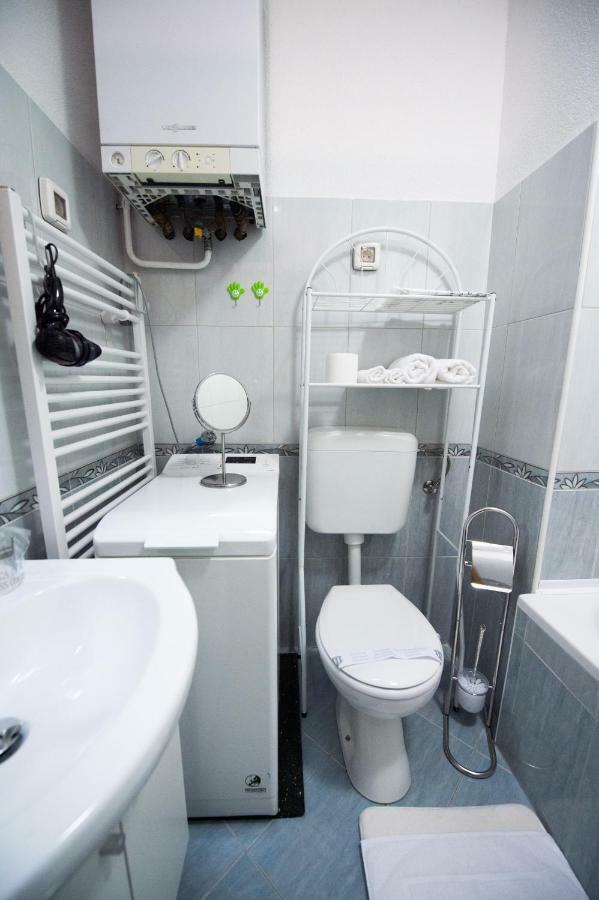 Apartment Lamar - Entry With Pin 0 - 24H, Underground Parking Garage, Elevator 斯拉沃尼亚布罗德 外观 照片