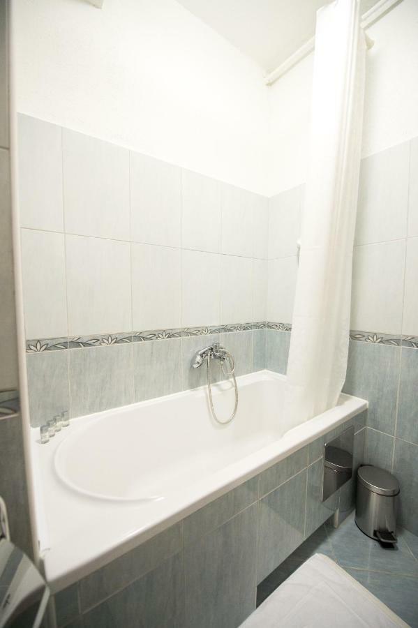 Apartment Lamar - Entry With Pin 0 - 24H, Underground Parking Garage, Elevator 斯拉沃尼亚布罗德 外观 照片