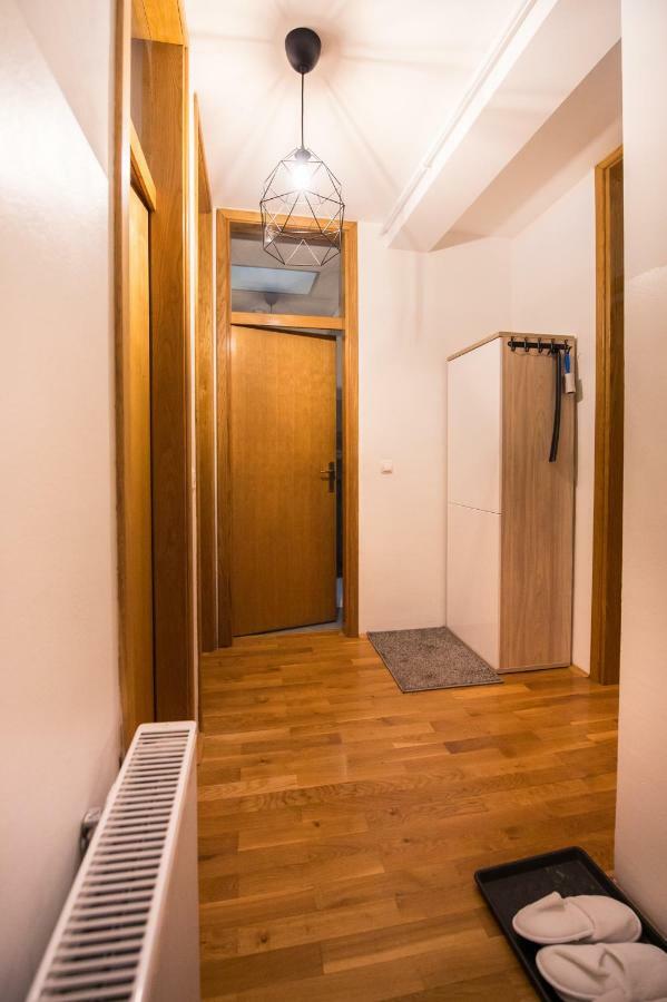 Apartment Lamar - Entry With Pin 0 - 24H, Underground Parking Garage, Elevator 斯拉沃尼亚布罗德 外观 照片