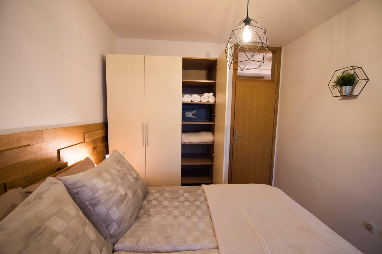 Apartment Lamar - Entry With Pin 0 - 24H, Underground Parking Garage, Elevator 斯拉沃尼亚布罗德 外观 照片