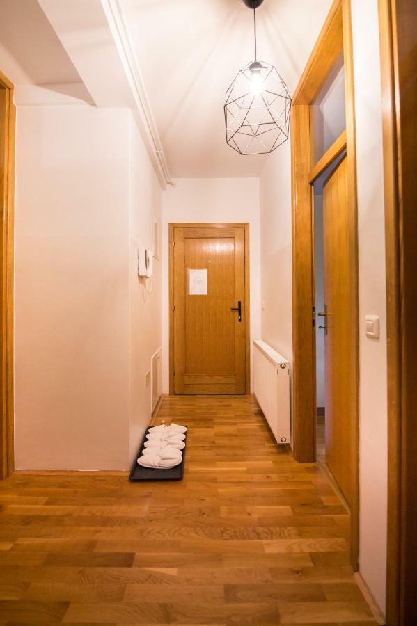 Apartment Lamar - Entry With Pin 0 - 24H, Underground Parking Garage, Elevator 斯拉沃尼亚布罗德 外观 照片