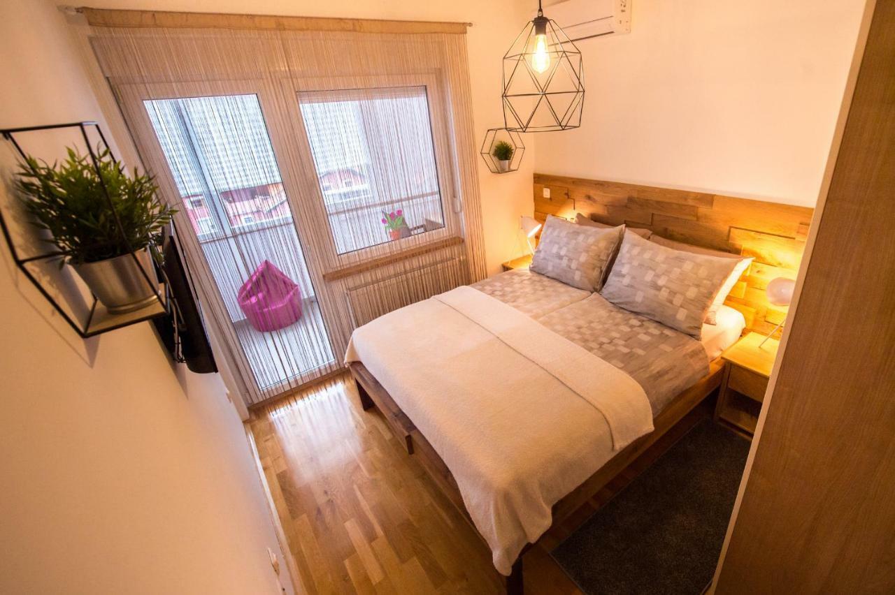 Apartment Lamar - Entry With Pin 0 - 24H, Underground Parking Garage, Elevator 斯拉沃尼亚布罗德 外观 照片