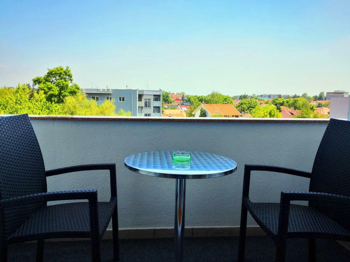 Apartment Lamar - Entry With Pin 0 - 24H, Underground Parking Garage, Elevator 斯拉沃尼亚布罗德 外观 照片
