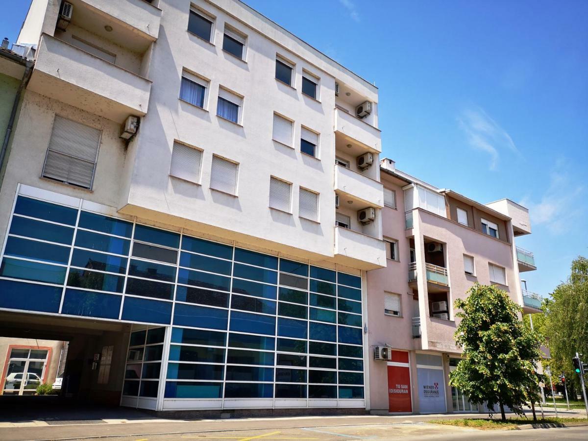 Apartment Lamar - Entry With Pin 0 - 24H, Underground Parking Garage, Elevator 斯拉沃尼亚布罗德 外观 照片