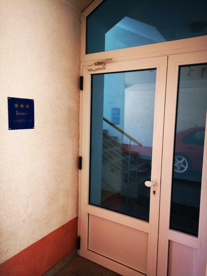 Apartment Lamar - Entry With Pin 0 - 24H, Underground Parking Garage, Elevator 斯拉沃尼亚布罗德 外观 照片